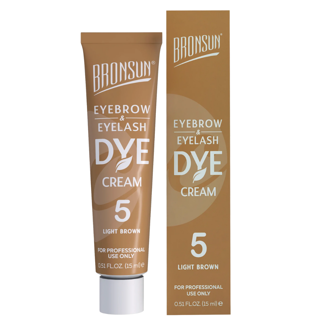 Cejas y pestañas teñidas con el color intenso de la crema tintura BRONSUN - hasta 7 semanas de duración