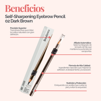 Lápiz de Cejas Auto‑afilable BrowXenna® en mano profesional, mostrando sistema de afilado automático y precisión en delineado.