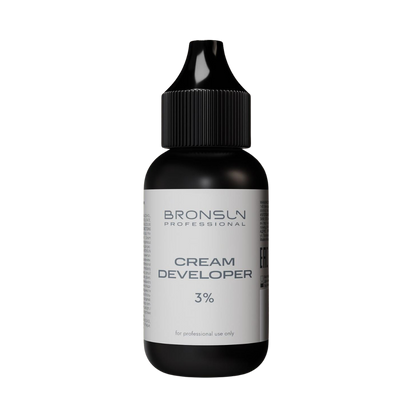 Cream Developer 1.8% profesional para tinte de cejas y pestañas, oxidante cremoso premium diseñado para brow artists y lash technicians. Fórmula de textura uniforme ideal para mezclar con tintes profesionales y lograr aplicaciones precisas, resultados homogéneos y servicios de belleza de alta gama.