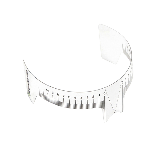 Regla para cejas con indicador, flexible y transparente, doble escala centrada para simetría profesional en diseño de cejas.