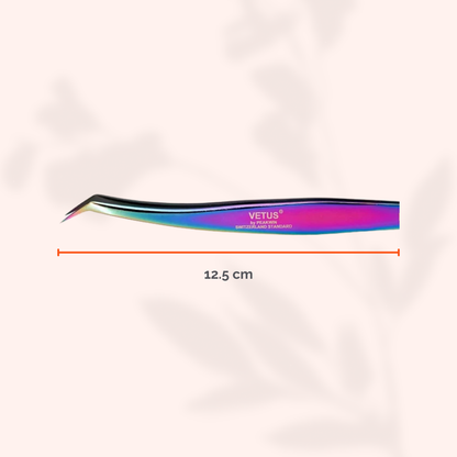 Pinza profesional BL Lashes Rainbow Tweezers MCS-19 tipo L para aplicación de extensiones de pestañas. Herramienta de acero inoxidable para lashistas, diseñada para aislamiento, toma y colocación de extensiones en técnicas clásicas y volumen, con acabado rainbow multicolor